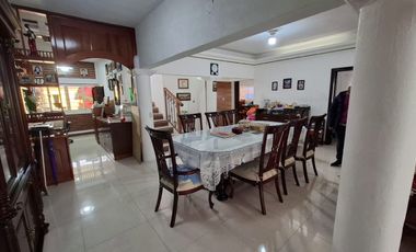 Hermosa casa muy amplia, muy ubicada, totalmente renovada.