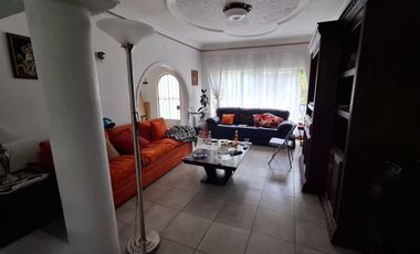 Hermosa casa muy amplia, muy ubicada, totalmente renovada.