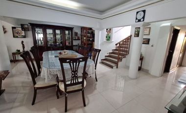 Hermosa casa muy amplia, muy ubicada, totalmente renovada.