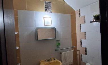 Hermosa casa muy amplia, muy ubicada, totalmente renovada.