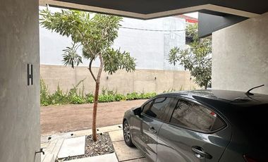 Dijual Rumah Di Jatibening Pondok Gede Bekasi [AKSES 2 MOBIL] Dekat Stasiun LRT Cikunir [AR157]