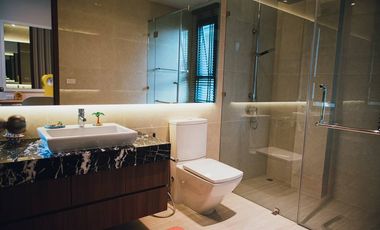 🏡 𝗙𝗼𝗿 𝗿𝗲𝗻𝘁 Luxury 3-storey Modern Tropical house near Ruamchok intersection with swimming pool and central fitness center