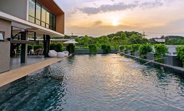 🏡 𝗙𝗼𝗿 𝗿𝗲𝗻𝘁 Luxury 3-storey Modern Tropical house near Ruamchok intersection with swimming pool and central fitness center