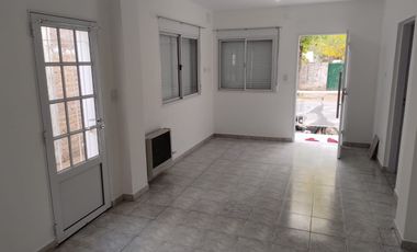 Casa completamente revovada - Consultar Precio