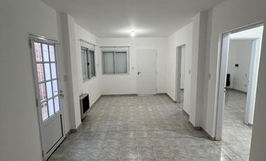Casa completamente revovada - Consultar Precio