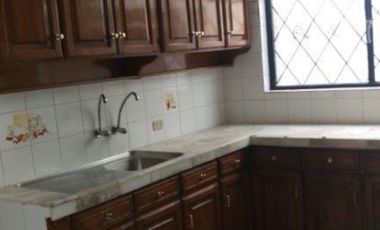Se vende en buenas condiciones habitables, casa ubicada en uno de los sectores privilegiados de Quito.