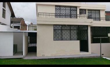 Se vende en buenas condiciones habitables, casa ubicada en uno de los sectores privilegiados de Quito.