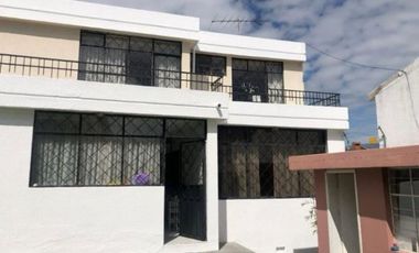 Se vende en buenas condiciones habitables, casa ubicada en uno de los sectores privilegiados de Quito.