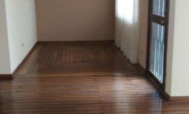 Se vende en buenas condiciones habitables, casa ubicada en uno de los sectores privilegiados de Quito.