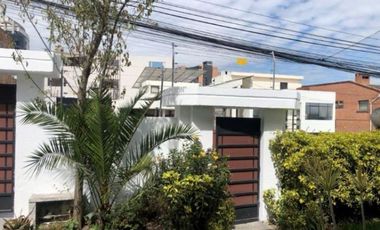Se vende en buenas condiciones habitables, casa ubicada en uno de los sectores privilegiados de Quito.