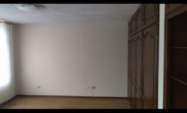 Se vende en buenas condiciones habitables, casa ubicada en uno de los sectores privilegiados de Quito.