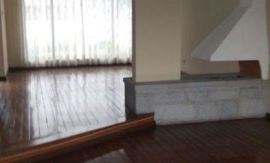 Se vende en buenas condiciones habitables, casa ubicada en uno de los sectores privilegiados de Quito.