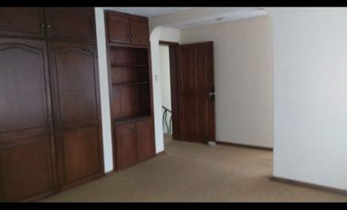 Se vende en buenas condiciones habitables, casa ubicada en uno de los sectores privilegiados de Quito.