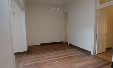 Se arrienda amplio departamento en Subida Ecuador de Valparaíso