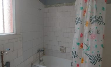 Se arrienda amplio departamento en Subida Ecuador de Valparaíso