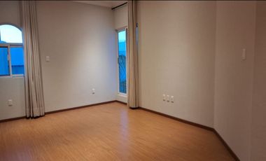 CASA EN VENTA EN JURIQUILLA, QUERETARO 3 REC, 3 BAÑOS, 3 ESTACIONAMIENTOS  317 M2