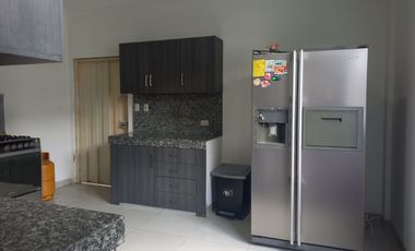 Departamento amoblado de alquiler, Samborondón, Planta Baja, 3 dormitorios.
