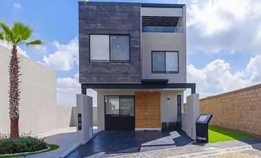 Casa moderna con roof garden y acabados premium en Lomas de Angelópolis – ¡Plusvalía garantizada!