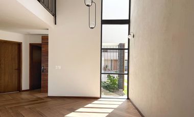 Casa en venta coto encinos Los robles, estudio cochera 3 autos roof garden junto bosque de la primavera