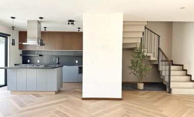 Casa en venta coto encinos Los robles, estudio cochera 3 autos roof garden junto bosque de la primavera