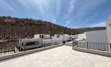 Casa en venta coto encinos Los robles, estudio cochera 3 autos roof garden junto bosque de la primavera