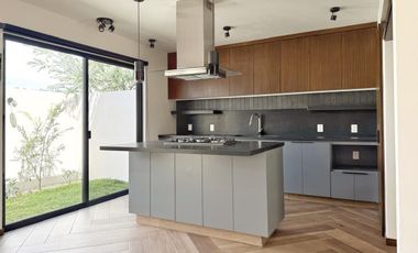 Casa en venta coto encinos Los robles, estudio cochera 3 autos roof garden junto bosque de la primavera