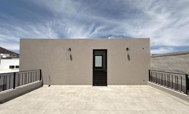 Casa en venta coto encinos Los robles, estudio cochera 3 autos roof garden junto bosque de la primavera