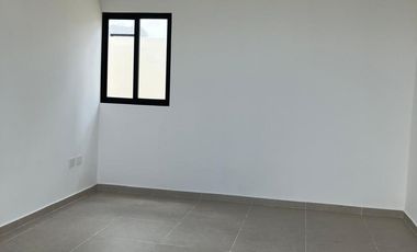 CASA DE UNA PLANTA EN PRIVADA EN CHOLUL CON PANELES SOLARES