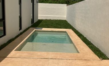 CASA DE UNA PLANTA EN PRIVADA EN CHOLUL CON PANELES SOLARES
