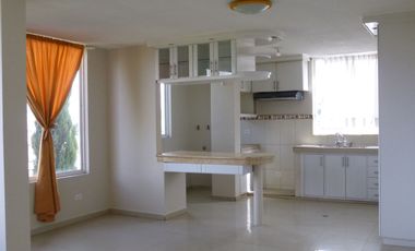 ARRIENDO DEPARTAMENTO – 3 Dormitorios a media cuadra del COLEGIO MARÍA ANGÉLICA IDROBO, sector El Condado, norte de Quito.