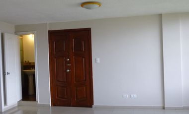 ARRIENDO DEPARTAMENTO – 3 Dormitorios a media cuadra del COLEGIO MARÍA ANGÉLICA IDROBO, sector El Condado, norte de Quito.