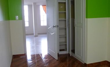 ARRIENDO DEPARTAMENTO – 3 Dormitorios a media cuadra del COLEGIO MARÍA ANGÉLICA IDROBO, sector El Condado, norte de Quito.