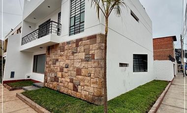 VENDO  CASA EN ESQUINA DE 220M2  EN CHORRILLOS - URB. LOS LAURELES