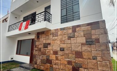 VENDO  CASA EN ESQUINA DE 220M2  EN CHORRILLOS - URB. LOS LAURELES