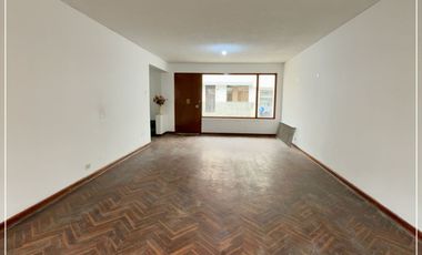 VENDO  CASA EN ESQUINA DE 220M2  EN CHORRILLOS - URB. LOS LAURELES