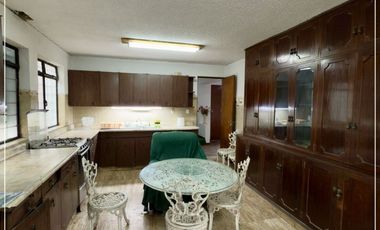 VENDO  CASA EN ESQUINA DE 220M2  EN CHORRILLOS - URB. LOS LAURELES