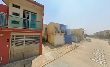 Casa en Av. Del Fuerte, Puerto Esmeralda, Ver. No créditos.