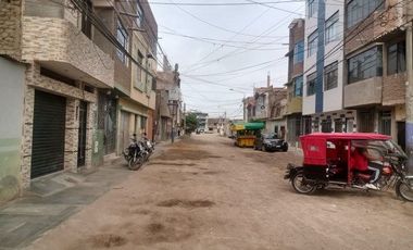 En venta casa de 2 pisos en Chiclayo