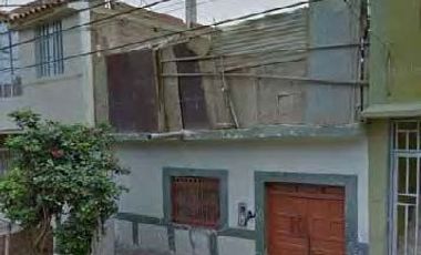 En venta casa de 2 pisos en Chiclayo