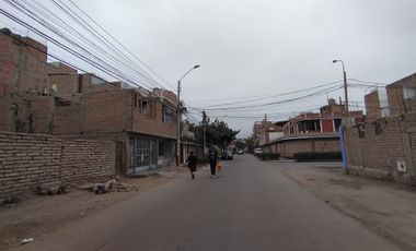 En venta casa de 3 pisos + Azotea - Los Olivos