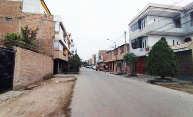 En venta casa de 3 pisos + Azotea - Los Olivos