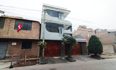 En venta casa de 3 pisos + Azotea - Los Olivos