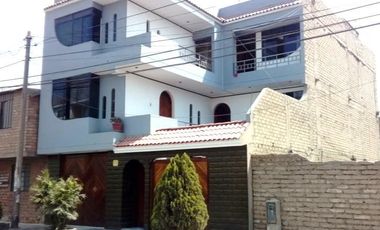En venta casa de 3 pisos + Azotea - Los Olivos