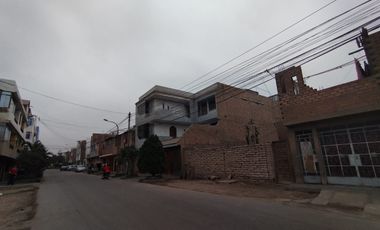 En venta casa de 3 pisos + Azotea - Los Olivos