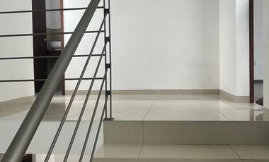 Casa residencial en renta excelente ubicación con amplio jardín.