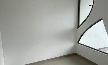 Casa residencial en renta excelente ubicación con amplio jardín.