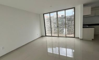 Casa residencial en renta excelente ubicación con amplio jardín.