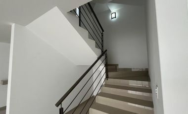 Casa residencial en renta excelente ubicación con amplio jardín.
