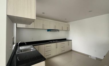 Casa residencial en renta excelente ubicación con amplio jardín.