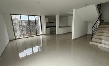 Casa residencial en renta excelente ubicación con amplio jardín.